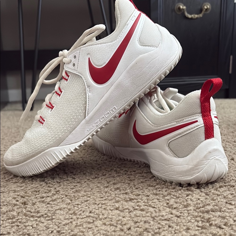 Nike White and Red Classic volleyball shoes - Picture 4 of 5